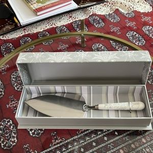 Laura Ashley Cake Slicer